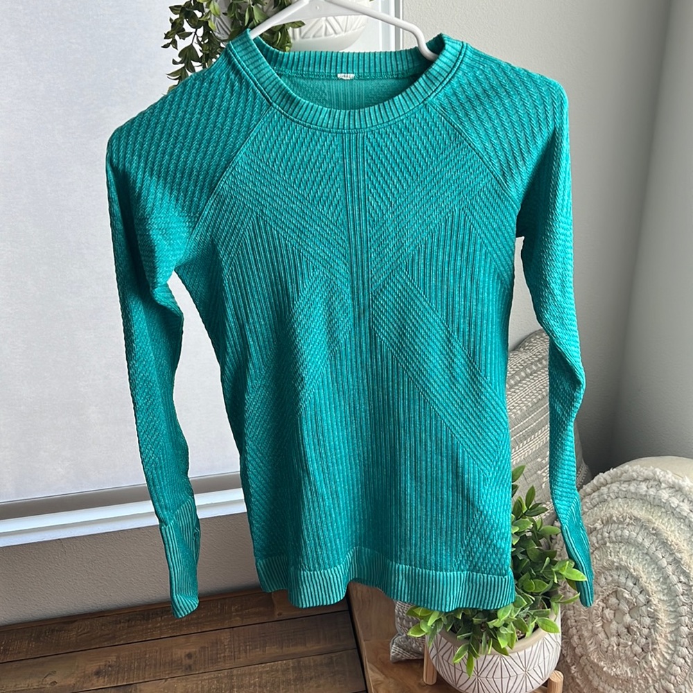 Lululemon woman’s cable knit longsleeve